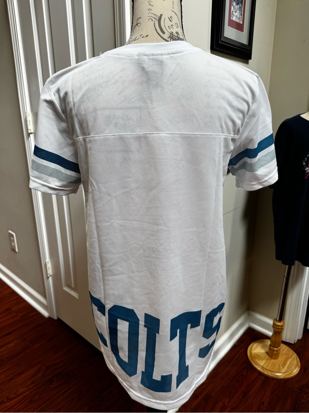 Indianapolis Colts Graphic Football Tee Shirt - White & Blue Women’s Fandom - Picture 6 of 9